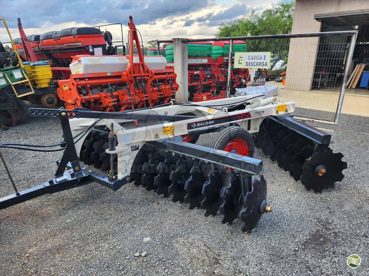 IMPLEMENTOS AGRICOLAS GRADE NIVELADORA NIVELADORA 36 DISCOS Sabiá Máquinas Agrícolas IRATI PARANÁ PR